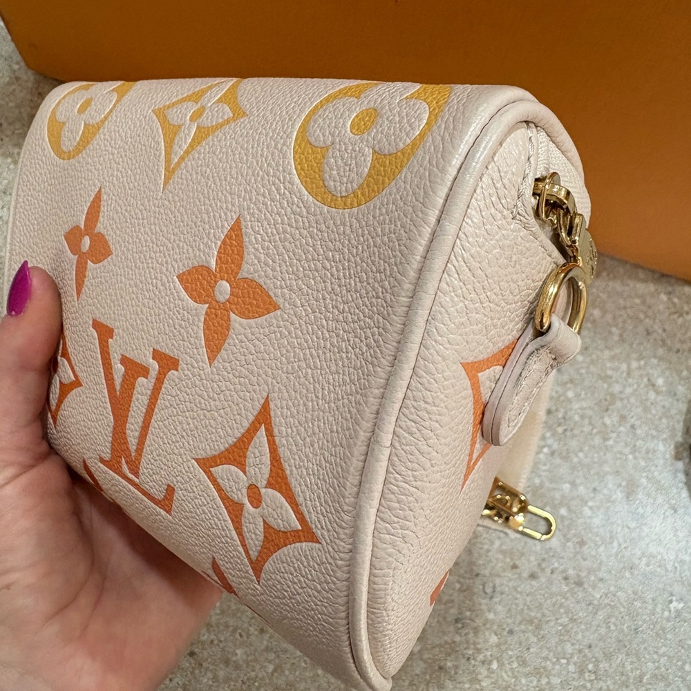 🩷sold🩷Louis Vuitton Mini Bumbag By the Pool - Picture 8 of 15